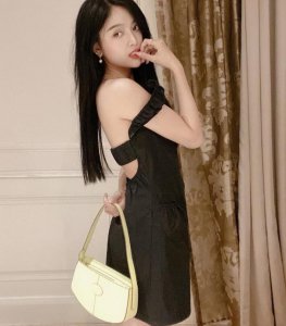 吴宣仪晒美照 秀出完美身材直角肩吸睛十足