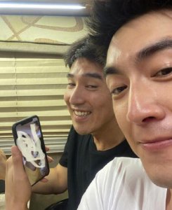 赵又廷探班林更新 被吐槽太丑影响人家心情