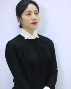 黄磊老婆孙莉罕见出活动 身材高挑优雅又有女人味