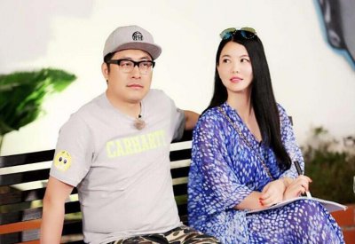 疑王岳伦好友为其发声：喝多了只能扶着墙和女生交谈