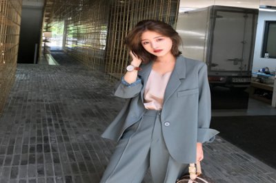 适合早秋的轻熟穿搭 初入职场女生的必知穿搭秘籍！