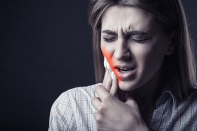 牙龈肿痛是什么原因引起的？三个引发反复牙龈肿痛的原因