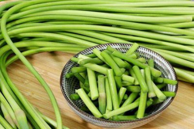 蒜苔的功效与作用 五个女人吃蒜苔的营养功效