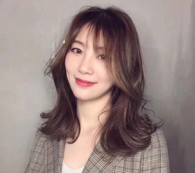 剪锁骨发烫和拉直哪个好看剪锁骨发需要烫和拉直吗