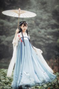 汉服齐胸襦裙怎么穿不会掉 汉服怎么穿齐胸襦裙