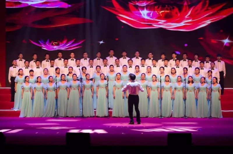 女指挥穿什么衣服好? 大合唱穿什么服装适合