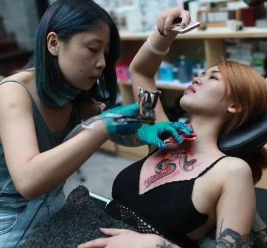 纹身后不能喝酒原因纹身前可以喝酒吗