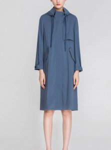 蓝色风衣搭配裤子的雷区 蓝色风衣怎么搭配衣服裤子和鞋子