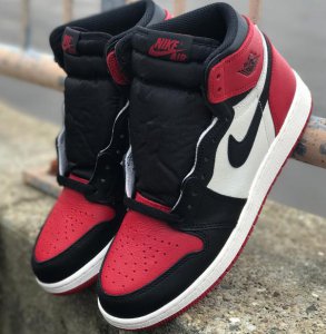 aj1有哪些款式 aj1买大点的还是偏小