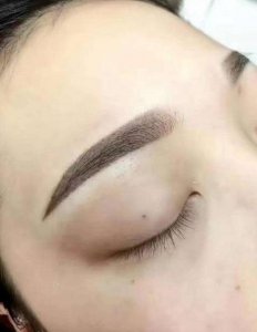 纹眉术失误的现象 眉毛纹太挑了怎么压低