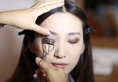 长期嫁接睫毛的危害 为什么明星不接睫毛