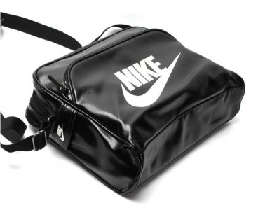 NIKE斜挎包的选购提议 怎么判断nike斜挎包真假