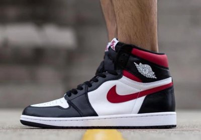AJ1为何会磨脚跟 穿aj1高帮后面卡脚脖子疼