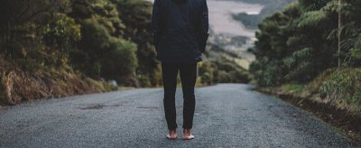 小脚裤搭配什么衣服： 小脚裤配什么鞋