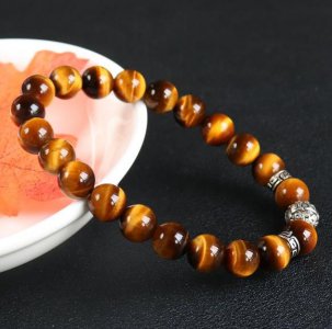 虎眼石适合什么人戴 彩虎眼石手串的功效与作用