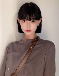 黑色短发不染色怎么烫好看 黑色短发怎样才不显老