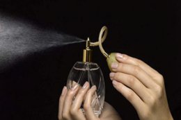 香水要怎么喷？学会喷香水女人味十足