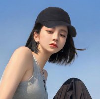 鸭舌帽怎么搭配衣服 短发鸭舌帽怎么戴好看