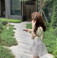 黑色纱裙怎么搭配上衣 纱裙怎么搭配上衣