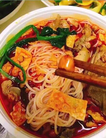 螺蛳粉的制作方法？螺蛳粉不加酸笋还臭吗？