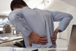 腰疼是怎么回事男？四个因素造成的及时治疗