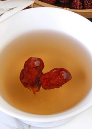 红枣泡水喝有什么好处？红枣泡水喝的五种功效