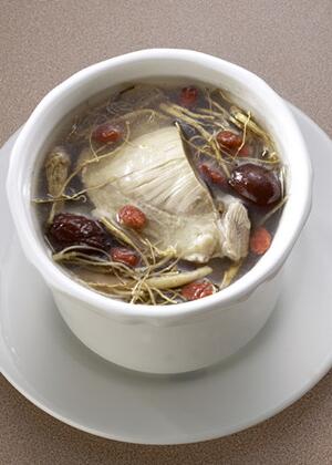 美容美颜饮食：桂圆枸杞鸽子汤