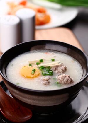 春季祛湿就喝薏米炖排骨汤