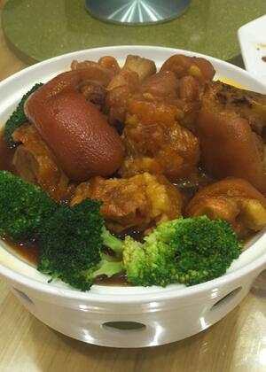 用豆腐乳做的美食 肌肤也来道美食 腐乳红烧猪蹄