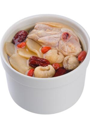 鸡肉炖汤冬季补虚预防感冒