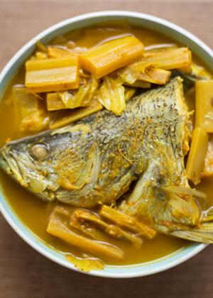 秋季预防感冒食谱：萝卜丝鲫鱼汤