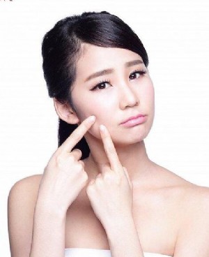 右脸颊长痘是什么原因？右脸颊长痘怎么调理？