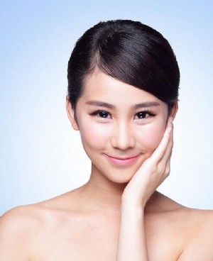 脖子黑如何美白？小方法快速扫黑一周变白