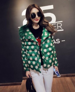 女士修身短款波点棉服穿得俏皮减龄
