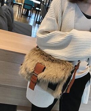 直击少女心灵魂的毛绒包 让你的时尚感上升几个层次！