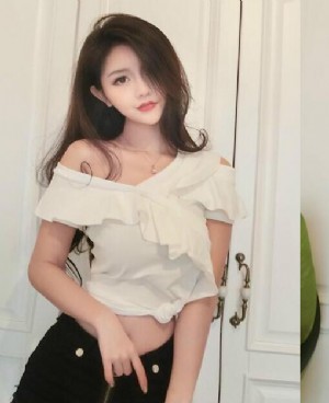 肩颈线不够完美的妹子 试试这些T恤吧！