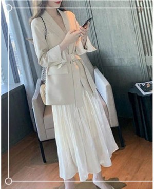 A字裙配什么上衣好？第一款搭配女神范儿十足！
