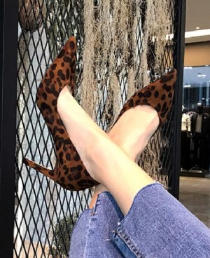 女生工装裤搭配图 女生秋季适合穿什么鞋子