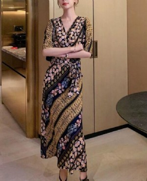微胖女生适合穿长裙吗？微胖女生穿什么长裙显瘦显气质？