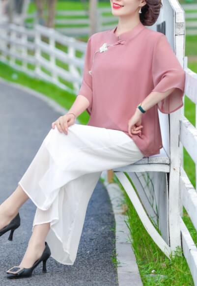 五十岁的女人怎样打扮有气质？学会这样穿显年轻又时尚！