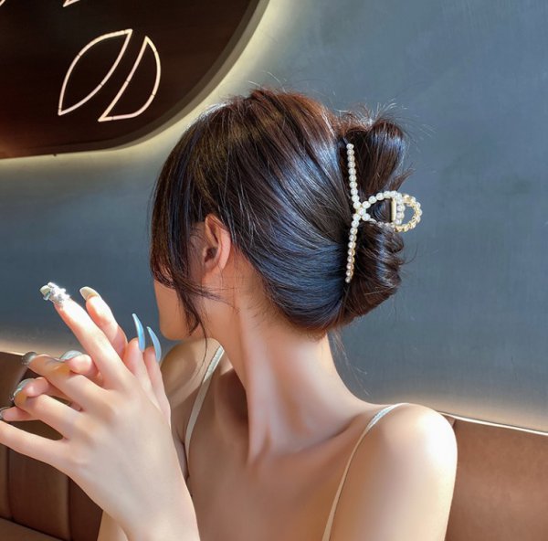 鲨鱼发夹的用法发夹怎么夹头发