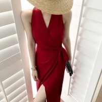 红色衣服怎么搭配 红色显白还是显黑
