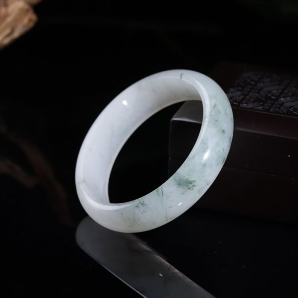 佘太翠手镯的作用佘太翠能淡斑吗