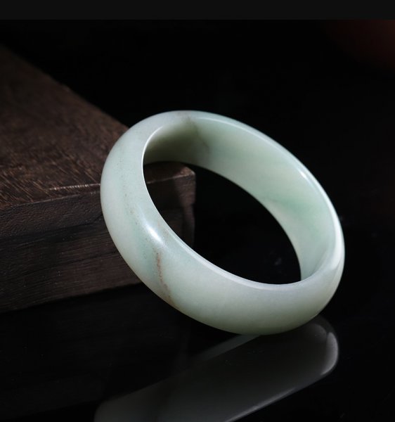 佘太翠手镯的作用佘太翠能淡斑吗
