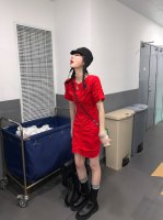 冬天穿裙子起静电怎么办 夏天裙子有静电粘腿怎么办