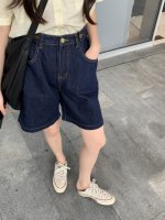 阔腿裤怎么搭配上衣 蓝色短裤搭配什么颜色上衣