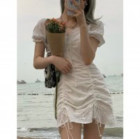 连衣裙里面怎么搭配 无袖连衣裙怎么遮手臂