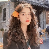 发量少圆脸的女生适合什么发型 发量少的女生建议发型