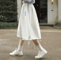 合身的衣服能够显得人更加精神 裙子腰围小了可以改大吗