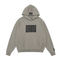 卫衣穿大点好看吗 一件卫衣大概多少kg